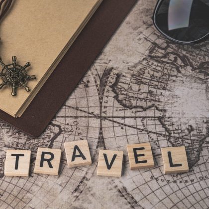 TRAVEL、世界地図、サングラスの画像