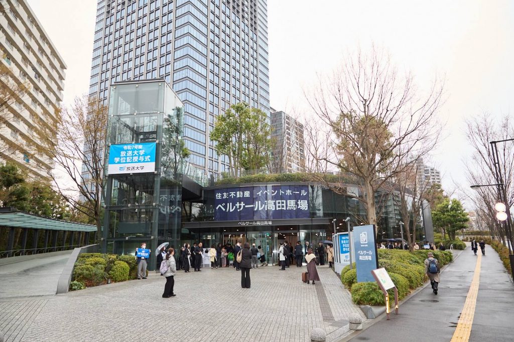 学位記授与式の会場であるベルサール高田馬場の写真