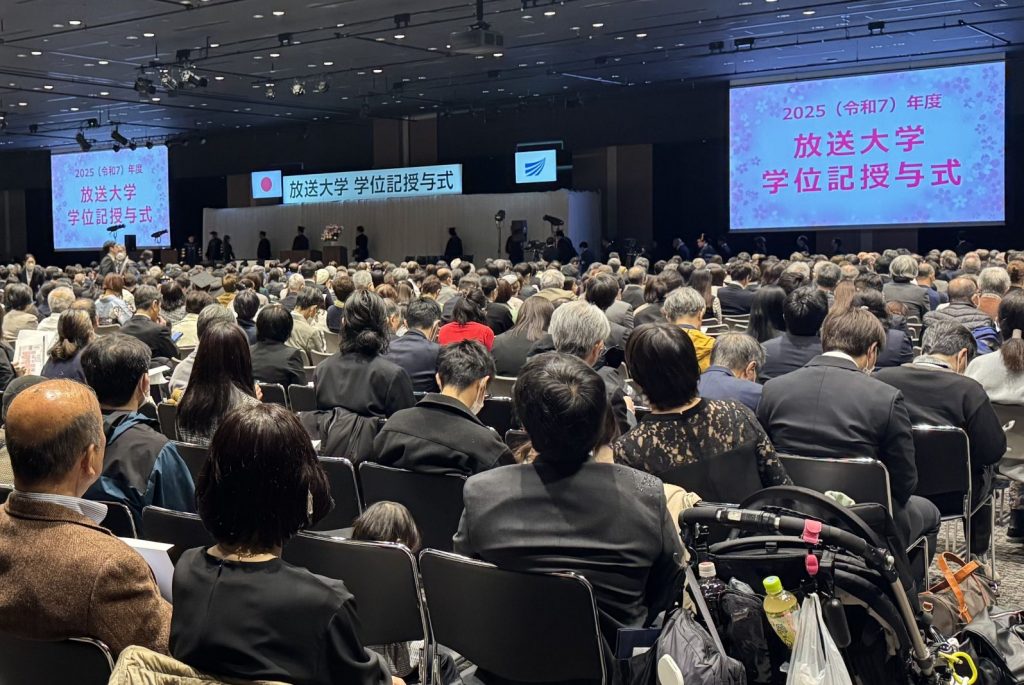 会場の全景の写真