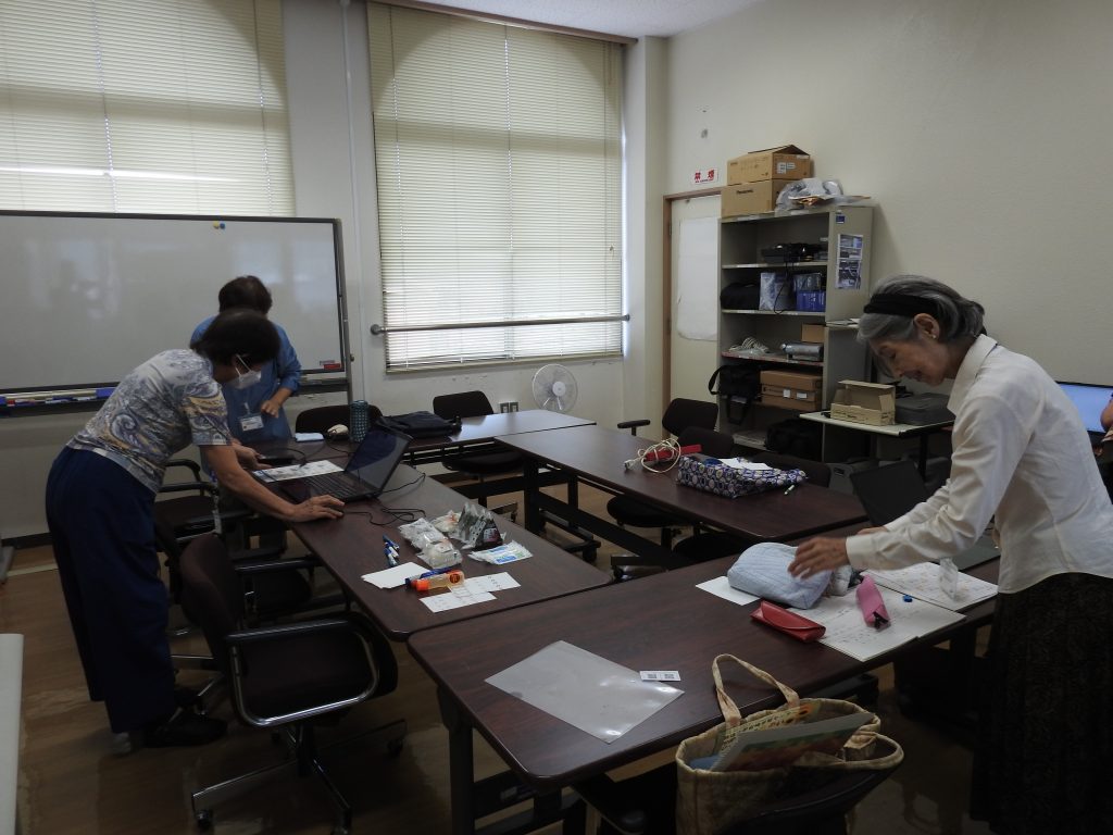 パソコンサークルによる名刺・ラベル作り体験